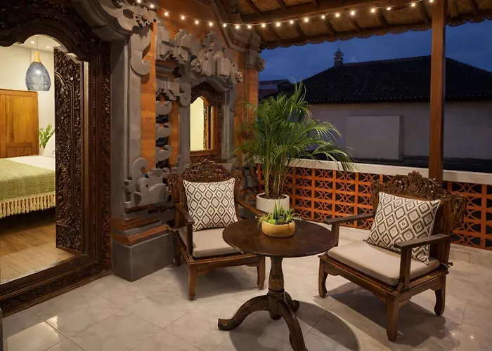 Villa Inyoni Toucan - 3br Private Center Seminyak