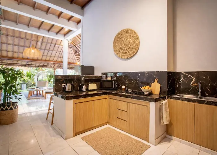 Inyoni Toucan - 3br Private Center Villa Seminyak
