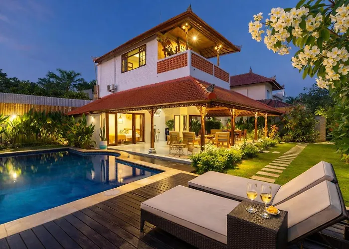 Villa Inyoni Toucan - 3br Private Center Seminyak