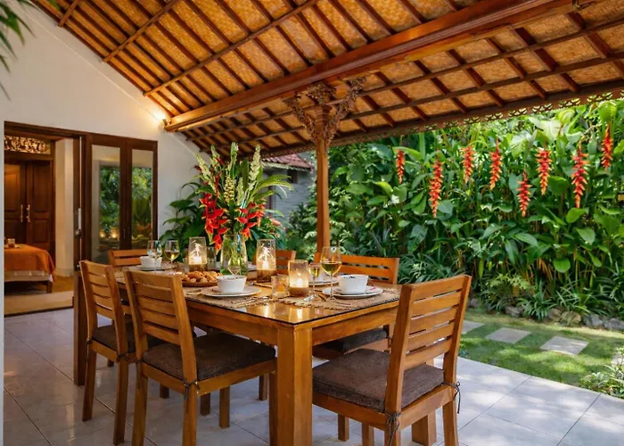 Inyoni Toucan - 3br Private Center Villa Seminyak