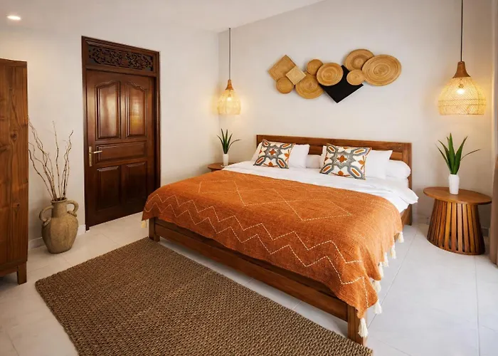 Inyoni Toucan - 3br Private Center Villa Seminyak