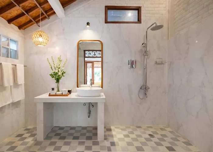 Villa Inyoni Toucan - 3br Private Center Seminyak